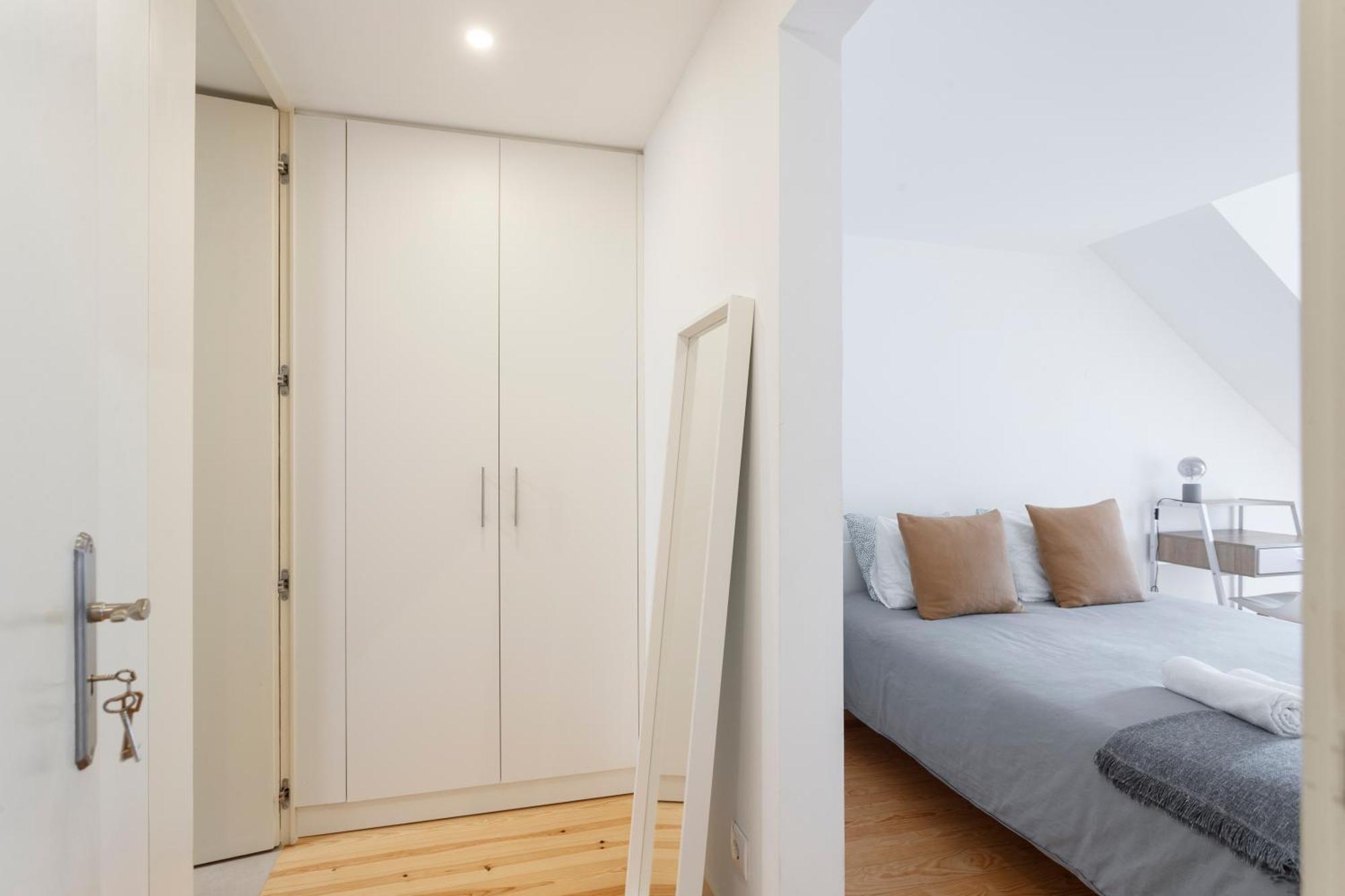 Suite In Cozy Apartment In Chiado In Shared House Lisbona Esterno foto