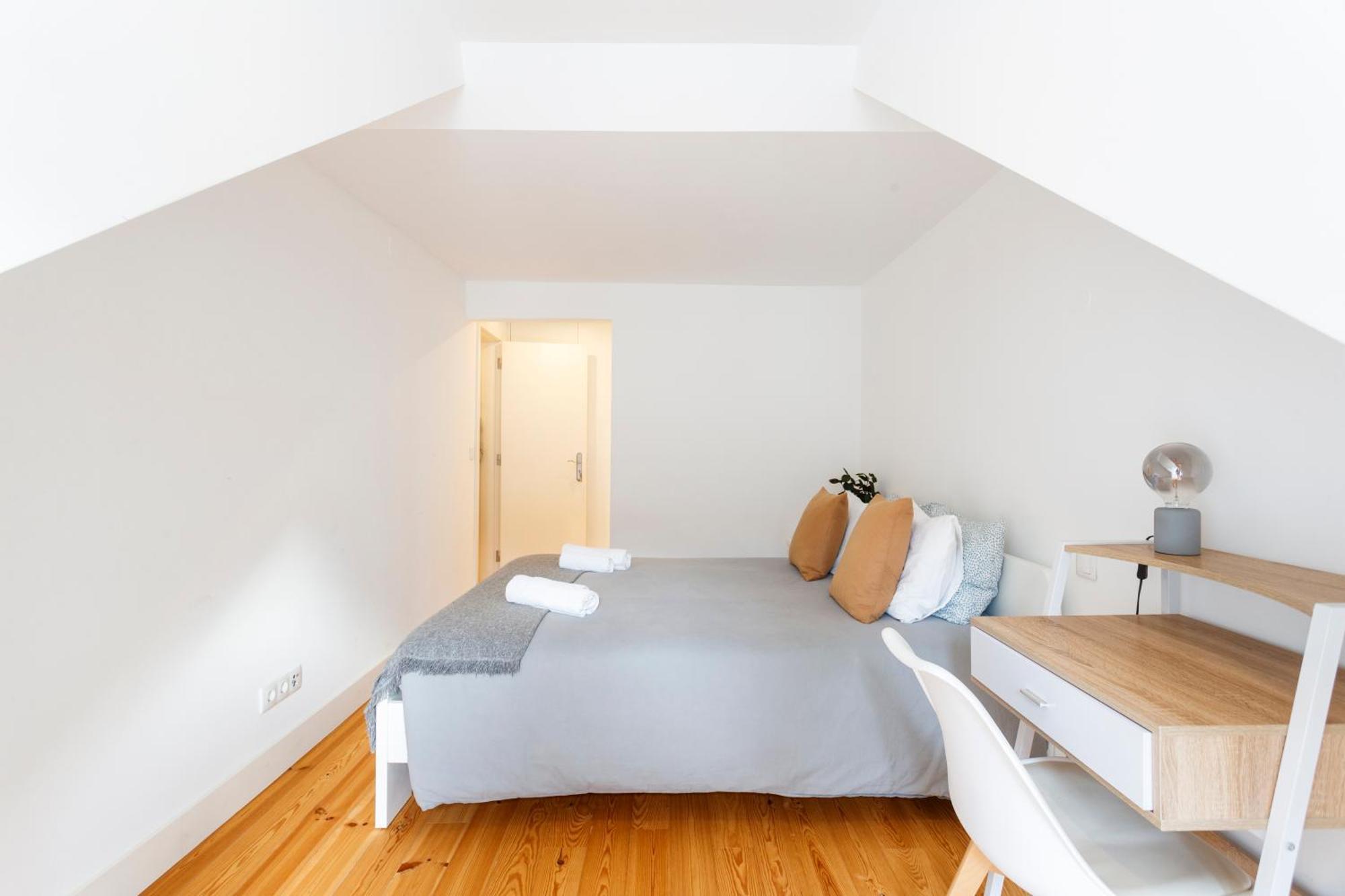 Suite In Cozy Apartment In Chiado In Shared House Lisbona Esterno foto