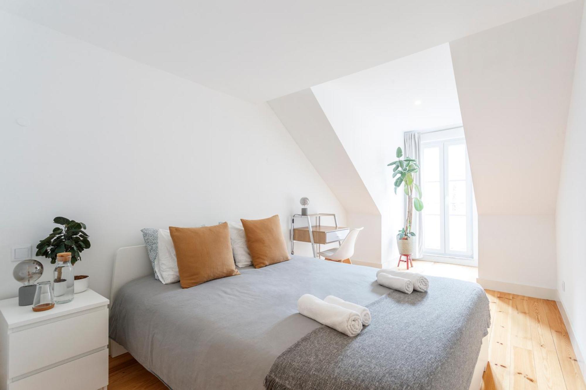 Suite In Cozy Apartment In Chiado In Shared House Lisbona Esterno foto