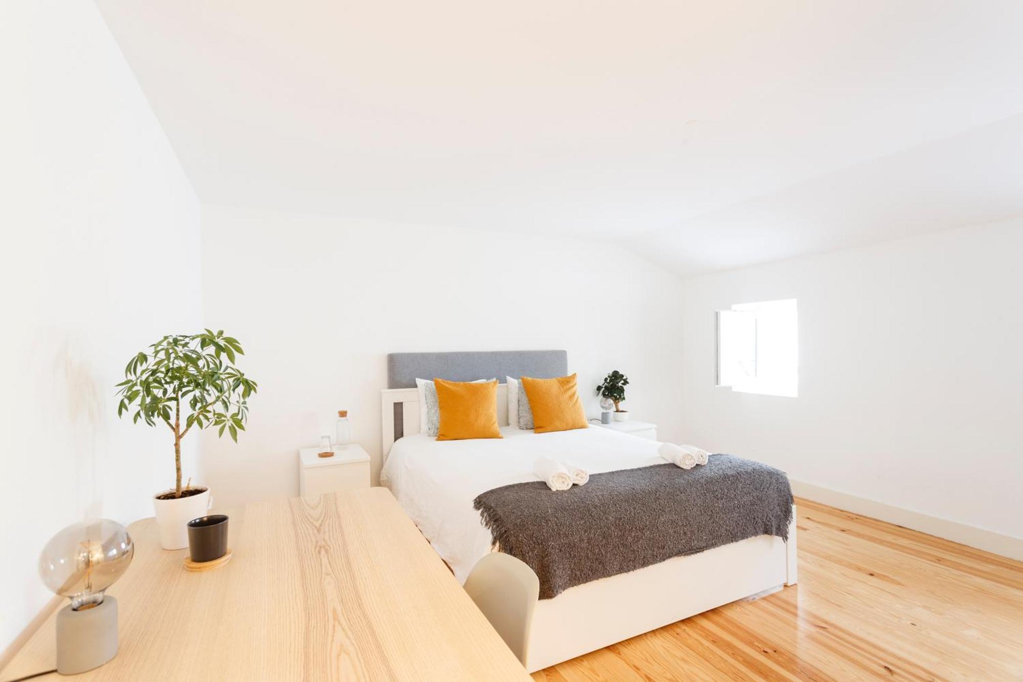 Suite In Cozy Apartment In Chiado In Shared House Lisbona Esterno foto