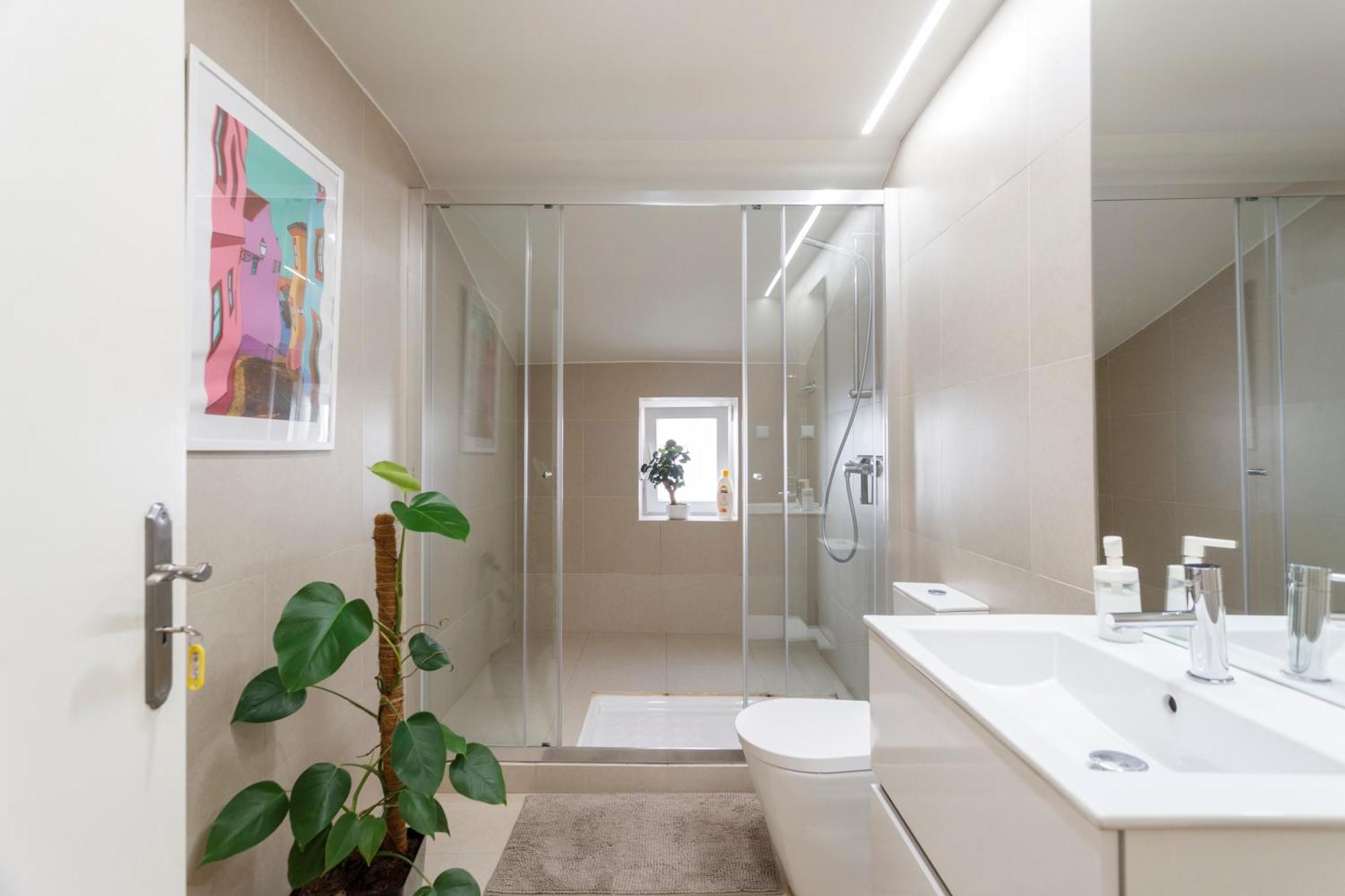Suite In Cozy Apartment In Chiado In Shared House Lisbona Esterno foto